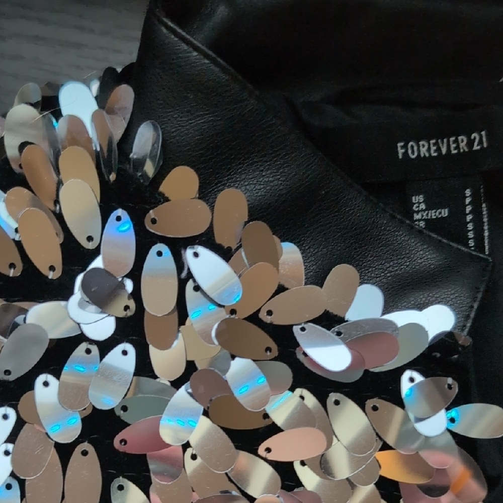 Forever 21 Silver Sequin Cropped Bomber Jacket - Picture 4 of 4